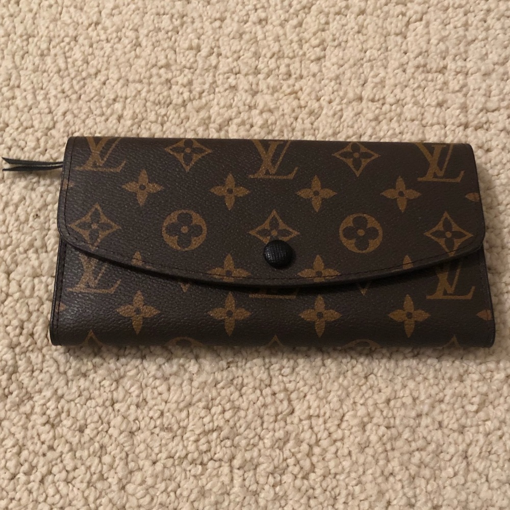 Wallet with snap closure